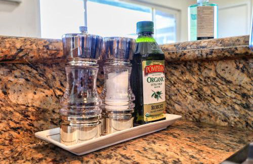 Sunny & Cheerful Near I-10 ~ Queen Beds ~ Parking - Foto 59