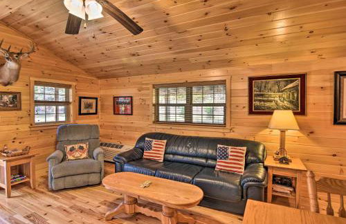 Cozy Anchors Away Cabin Hideaway with Fire Pit! - Foto 4