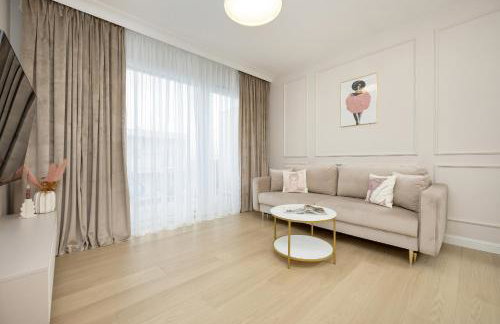 Stylish Apartment with Balcony 7th Floor by Noclegi Renters - Foto 11