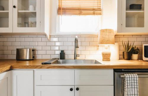 Historic Victorian Gem in UT Downtown Free Parking - Foto 16