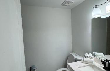 Lovely Remodeled 2bdrm Basement Home - Foto 17