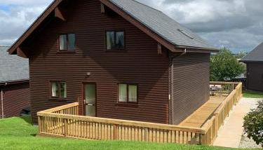 Retallack Resort 4 bedroom lodge - Hot Tub for hire on request -Pool & Spa - Foto 1, Garden