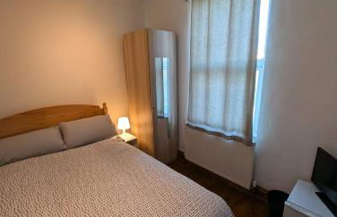 3B-10min City Airport Parking No Parties allowed - Foto 8