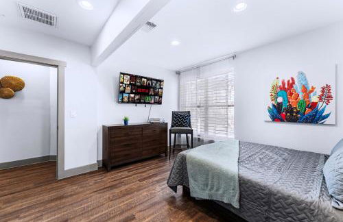 Near Downtown Walk to Main St River House Firepit - Photo 1