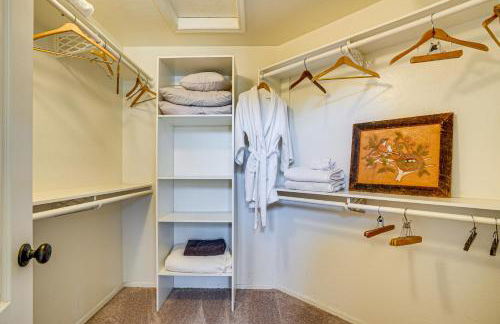 Fun with Family! Goodyear Getaway with Outdoor Oasis - Foto 15