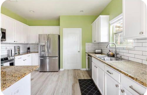 Modern 4BR Retreat, Fast WiFi, Parking, Less than 15 mins from Austin - Foto 24