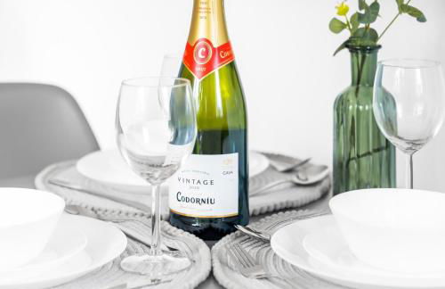 Modern 2 Bed Apartment - Sleeps 3 - Netflix - Parking 55C - Foto 11