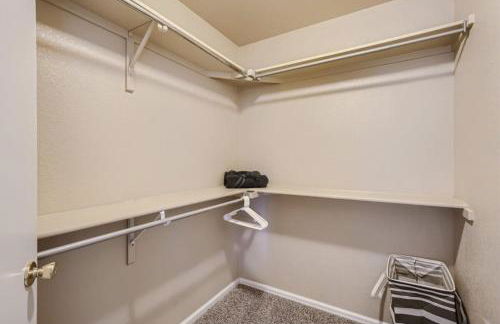 Spacious SIX Bedroom, Great Location - Foto 24