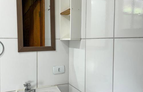 Chalé com PISCINA Privativa, com 2 QUARTOS, ESTACIONAMENTO em Condomínio com PORTARIA 24h, Sauna, Quadras, 3 PISCINAS no condomínio, Pesca e Parquinho Infantil - SmarTV na sala de estar, TV na área CHURRASQUEIRA, Wi-Fi e Cozinha Completa - Foto 66