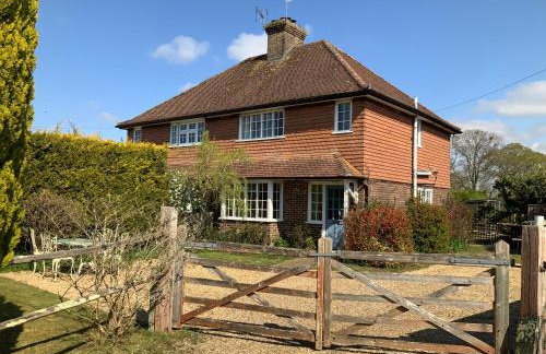 Country cottage overlooking fields with garden room - Foto 1