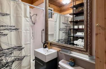 Comfy, Close to Downtown with Lake & Lift Bridge Views - Foto 3