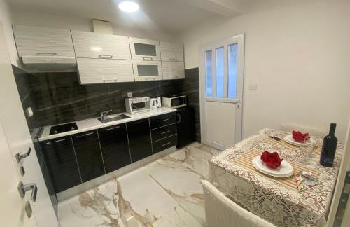 King's Landing Esma' house - Photo 6