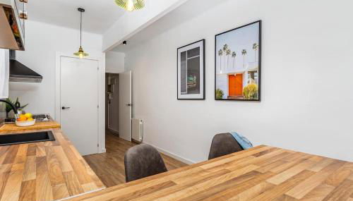 Poble Sec 3BR 2BA Balcony Sleeps 7 - Photo 4