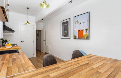 Poble Sec 3BR 2BA Balcony Sleeps 7 - Photo 4