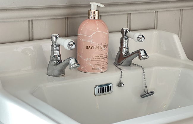 Luxurious Victorian Villa With Parking, Sleeps six - Photo 20