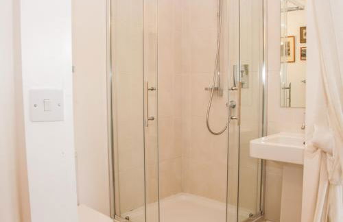 Treehouse Barn at Pitchford Estate - Foto 16