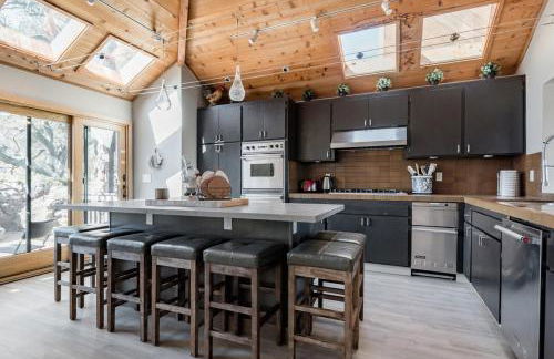 Relax and Rejuvenate- Lafayette Treehouse with Cave Spa, Waterfall, and Incredible Views - Foto 6