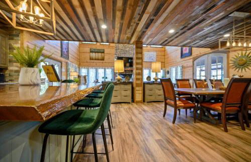 The Nomi Lodge - Sleeps 28 - Gorgeous Rustic Cabin, Centrally Located, Tons of Amenities - Photo 34