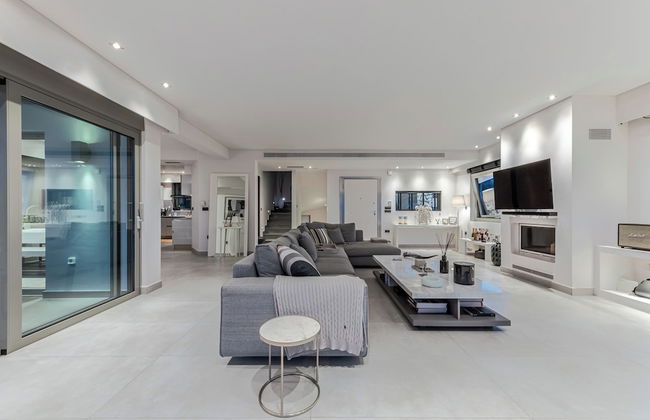 Welcome to Villa Soligia! Beach Front Villa Large Private Pool Amazing Sea View - Foto 10