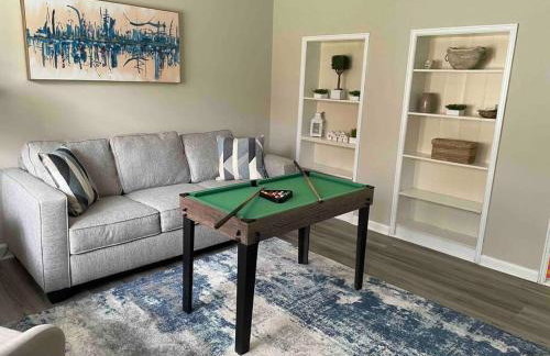 Greensboro Get-together, K Bed, Secret Playroom, central location - Foto 11