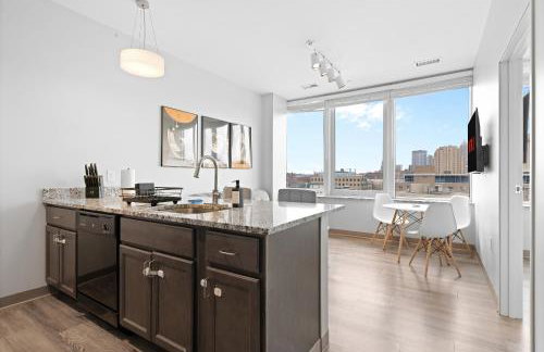 Luxe Condo in Downtown Cleveland l 2 TV's l Parking - Foto 7