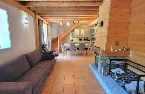 Maison calme avec jardin, 3 chambres, cheminée proche station de ski - FR-1-393-151 - Foto 1