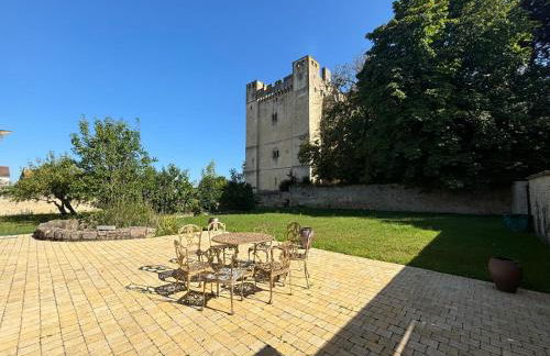 Charmante maison de ville avec vue sur le donjon avec wifi et jardin - Foto 33