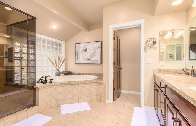 Amberwood Estate w 5 Showers Spa Mtn Views - Photo 20