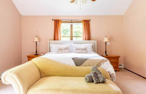 Bethel Woods Retreat - wPool, Hot Tub & Arcade! - Foto 1