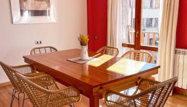 Apartamento familiar en el centro de Benasque con terraza - Photo 4