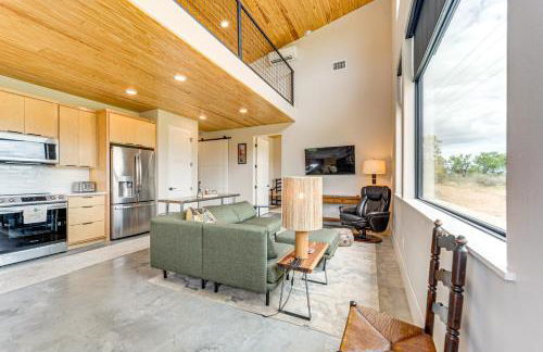 20-Acre Property with Trail Hill Country Hideaway! - Foto 8