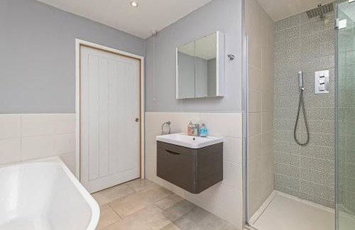 Family-Friendly Retreat between Beach & Mountains - Foto 22