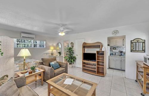 Bahama Beach Club Pompano - Fort Lauderdale - Charming and Cozy Studios & Apartments close to Beach with heated Pool - Photo 59