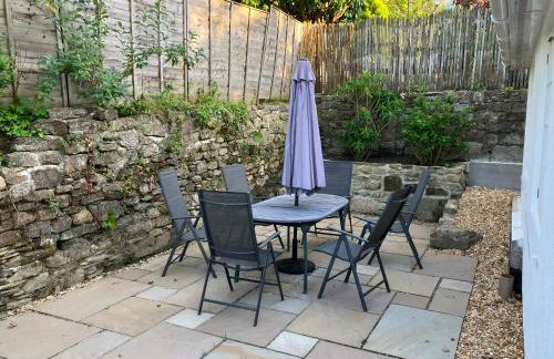 Lovely cottage in Penryn centre with parking - Photo 33