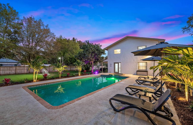 Luxe Largo Retreat: Pool, Games, Basketball & More - Foto 18