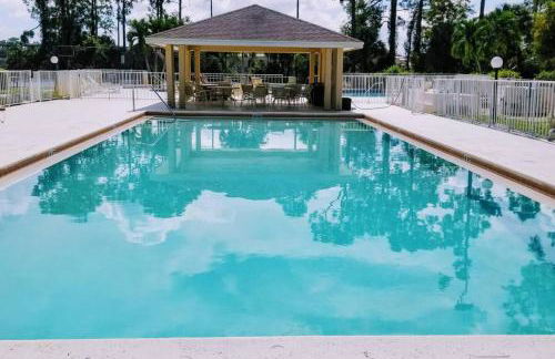 Villa Tropicana Luxury pool home. Gated community - Photo 34