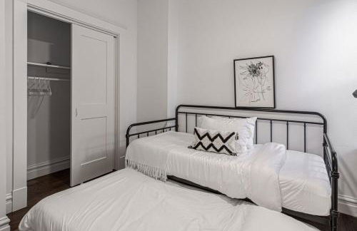 Ann Avenue Spacious 3BR Home with Games, Yard and Near Downtown - Photo 31