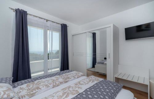 Villa Confido - Luxury 3BR Apartment with Private Pool near Trogir - Photo 40