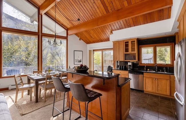 Bighorn by Avantstay Spacious Ski Cabin w/ Sprawling Porch, Views & Hot Tub! - Foto 6