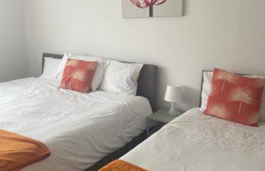 Wardown Place - Spacious 3 Bed House available for short term or long term Rental - Foto 3