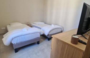 SUPERBE APPARTEMENT porte de la Cité Médiévale à SOMMIERES entièrement rénové très bien équipé 6 pers balcon clim parking privé devant - Foto 24