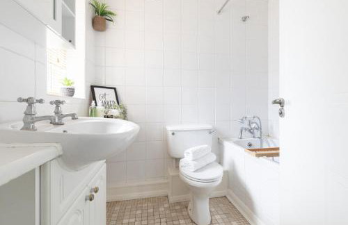 Chelmsford Reach 3 bed house near centre,free parking, Wi-Fi, table football - Foto 23