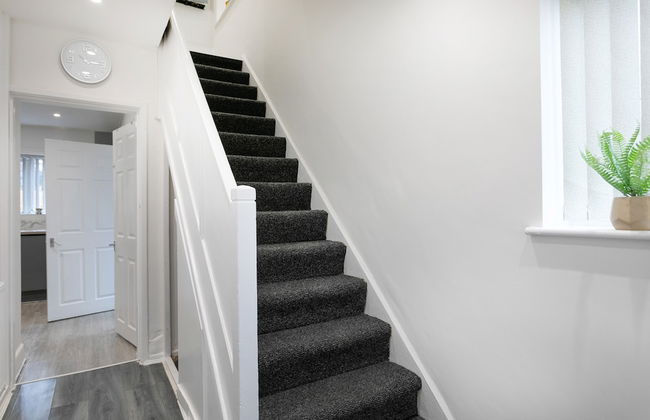 Nottingham Top Serviced Home - Photo 3