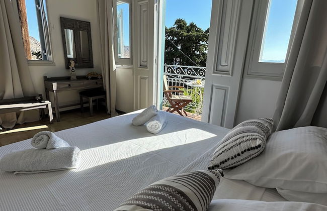 Niriides Hotel & Apartments - Photo 18