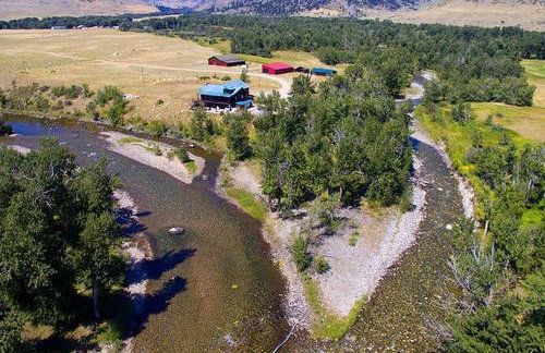 Secluded Cabin with River and Mountain Views near Columbus, Montana - Foto 7
