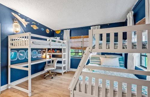 Surf Drive - Ultimate Beach Getaway for Families - Photo 78