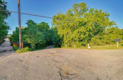 Peaceful Helotes Cabin Fire Pit, 9 Mi to Old Town - Foto 35