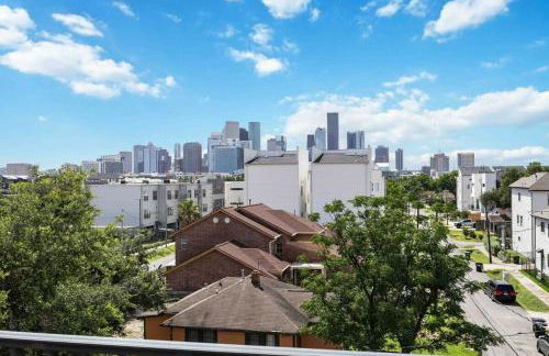 Resort vibe with Pool and Hot tub Downtown skyline views - Photo 65