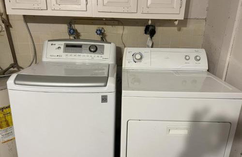 Spacious 3 Bedroom with Beautiful Backyard - Foto 17