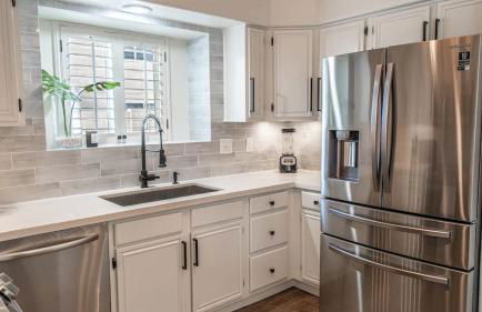 New Listing! Stylish 4 Bdrm W/pool and Game Room - Foto 28